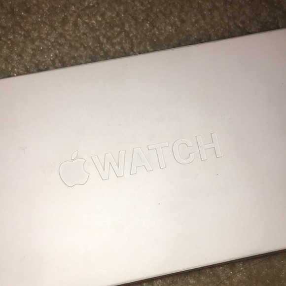 Rose Gold Apple Watch Series 5 - Picture 15 of 17